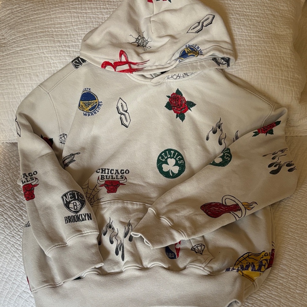 Hollister Cream Graphic NBA Hoodie
